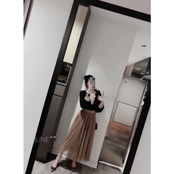 ÁO NHUNG ĐEN TAY BỒNG PHỐI REN CỔ CHO NỮ