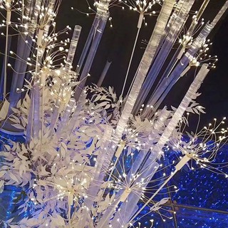 Ống nhựa mica trong suốt trang trí dẫn lối đám cưới