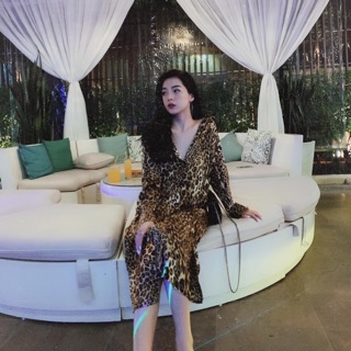 Váy hoạ tiết da báo