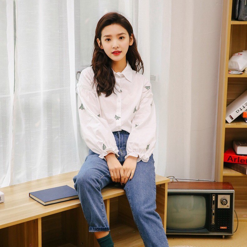 Áo sơ mi trắng dài tay họa tiết xương rồng