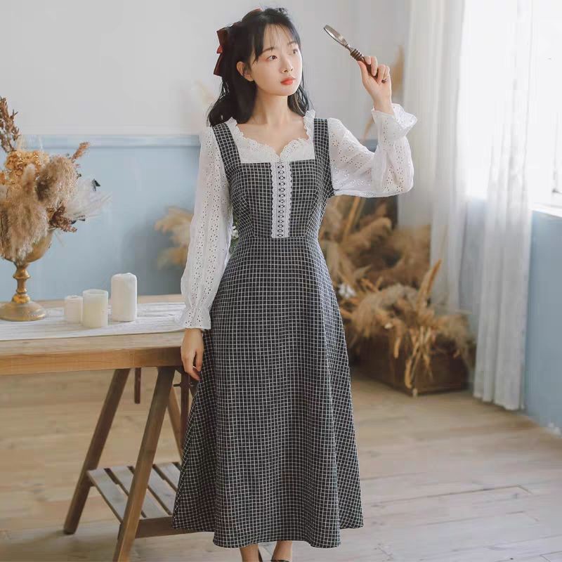Váy caro nhỏ đen hai dây phối tay trắng