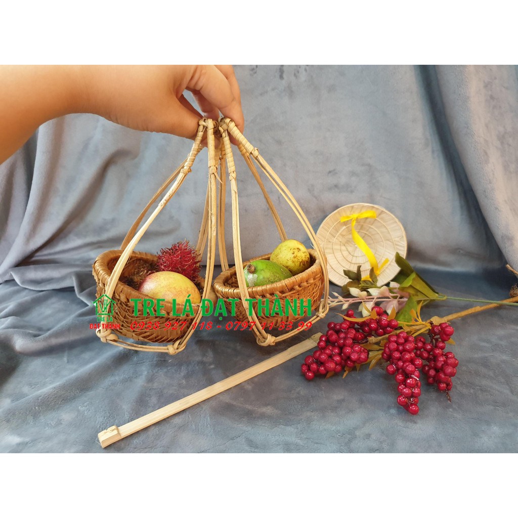 Quang gánh tre trang trí giá rẻ cho nhà hàng quán ăn, gồm 2 thúng 1 đòn, 2 giắng gánh