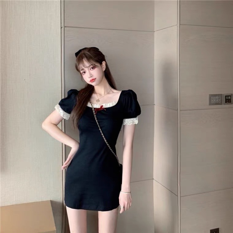 Váy Body Cổ Vuông Viền Ren Tay Ngắn Sexy