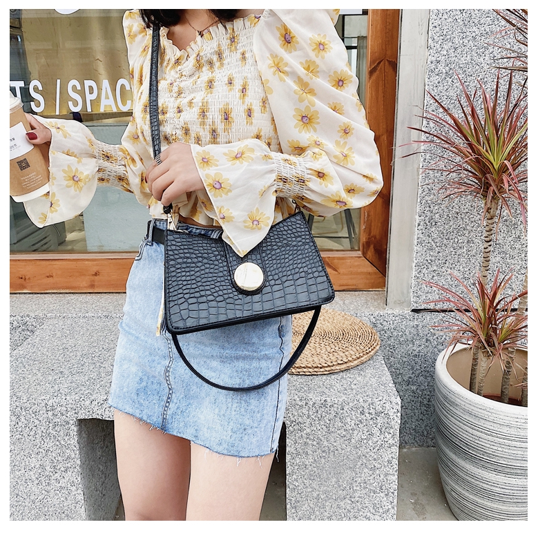 Túi xách họa tiết da cá sấu phong cách retro sang trọng