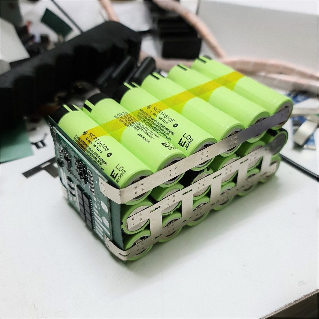 Bình acquy pin 12.6V-15.000MAH 60A MAX. Khối pin 3S được đóng từ 18 cell pin 18650 + Mạch bảo vệ cân bằng 3S 12.6V CF