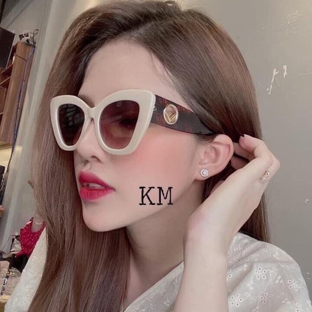 kính fen.di mắt mèo