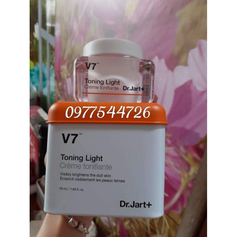 Kem dưỡng da V7 toning light của hàn quốc