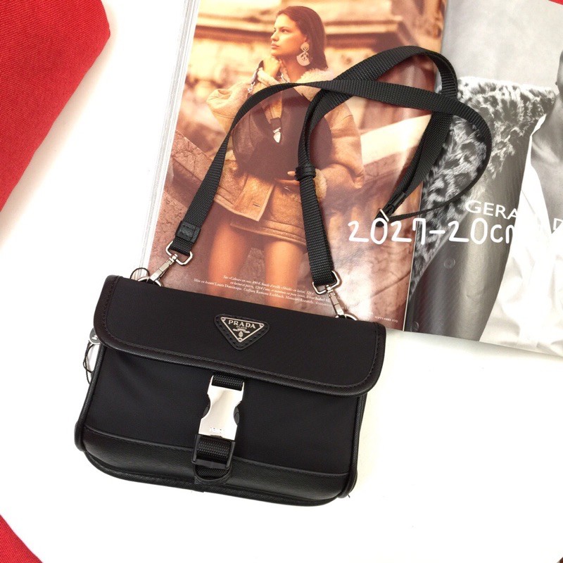 Túi đựng điện thoại cho nam và nữ PRADA da thật cao cấp, thiết kế tiện lợi, nhỏ nhắn, cực xinh.
