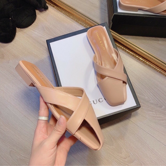 Sục nữ da mềm khoét bên đen be