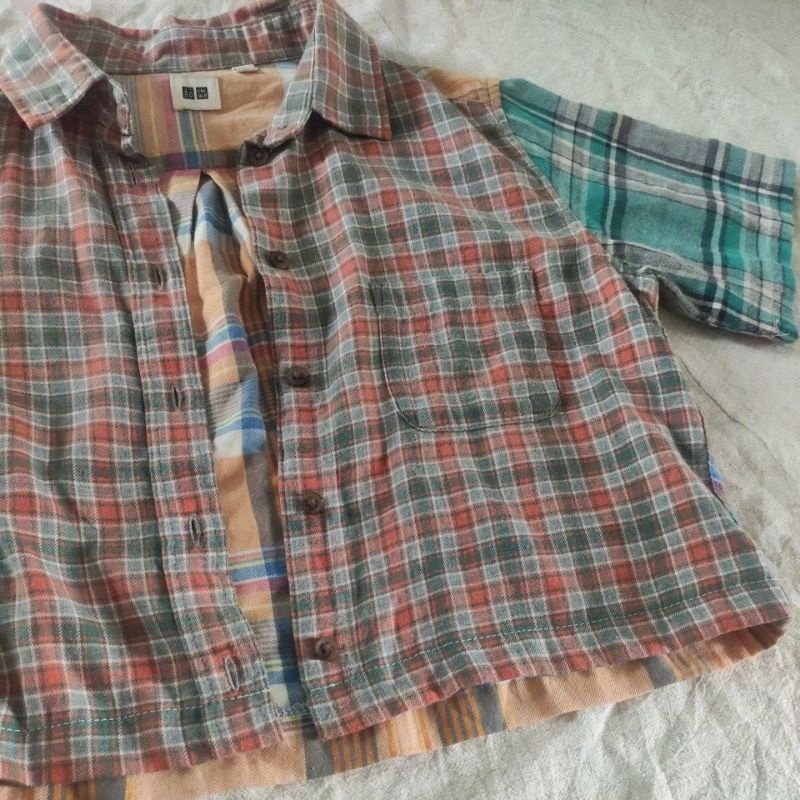 Áo sơ mi croptop caro phối u.ni.qlo