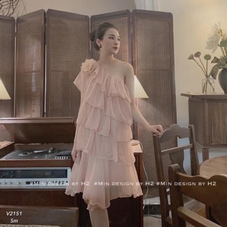 Váy tơ bèo tầng lệch vai kèm tag hoa