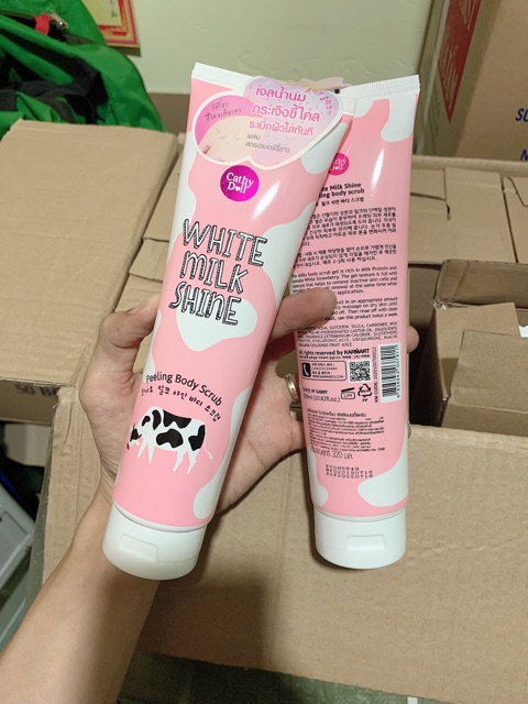 Gel Tẩy Tế Bào Chết Toàn Thân Cathy Doll White Milk Shine Peeling Body Scrub (320ml) | BigBuy360 - bigbuy360.vn