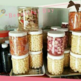 Dưa kiệu, củ hành, mắm tép, tai heo