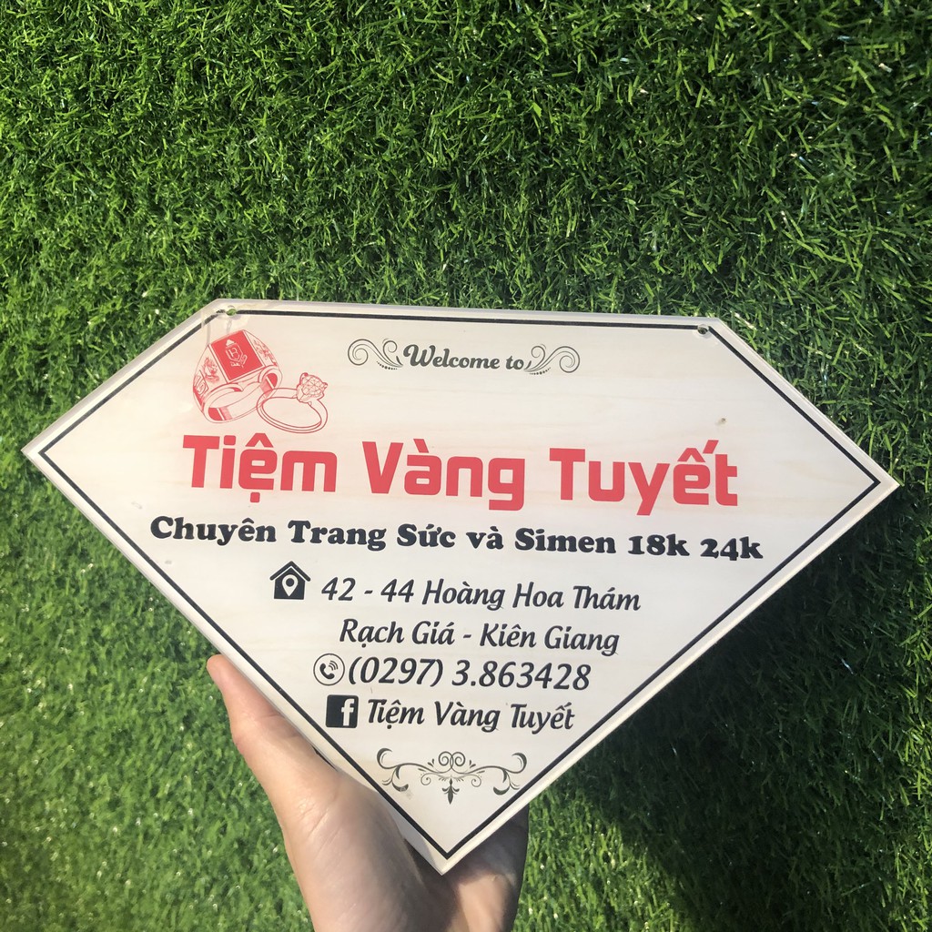 Bảng hiệu mica hình kim cương - Dụng cụ chụp ảnh xịn xò dành cho chị em bán hàng