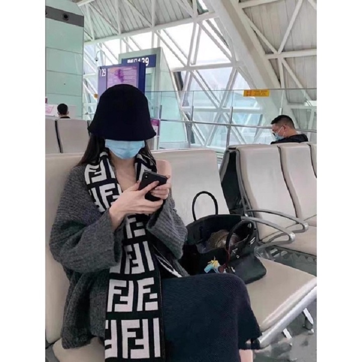 Khăn Fendi Unisex Hot Hit