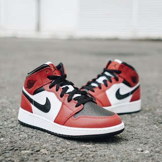 [𝐇𝐎𝐓 𝐓𝐑𝐄𝐍𝐃 𝟐𝟎𝟐𝟏!!!] Giày Jordan CHICAGO MID BLACK TOE HIGH !!!