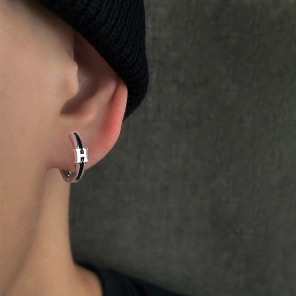 Khuyên tai dạng vòng đính chữ H đơn giản cá tính sang trọng cho nam