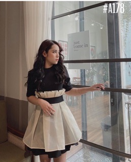 Đầm phối màu xếp ly