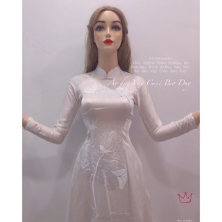Áo dài thêu hạc trưng bày thanh lý