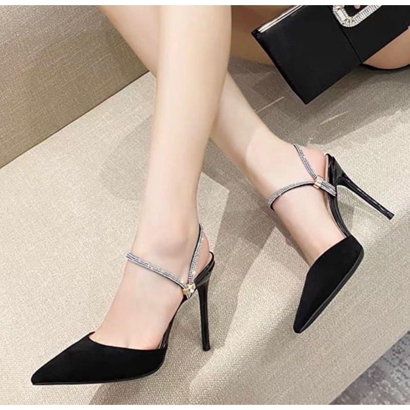 Giày bít mũi gót 8 và 10 phân hở hậu dây xoàn mang 2 kiểu