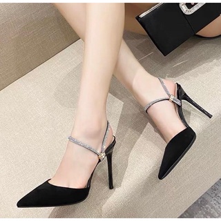 Giày bít mũi gót 8 và 10 phân hở hậu dây xoàn mang 2 kiểu