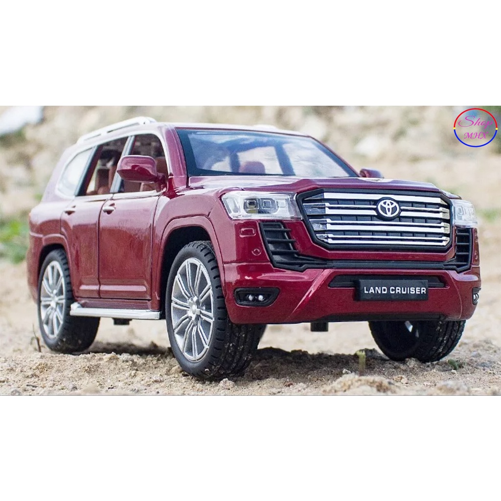Xe mô hình sắt Toyota Landcruiser LC300 TẶNG KÈM BIỂN SỐ tỉ lệ 1:24 hãng Sheng Run 3 màu