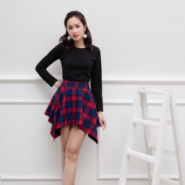 Chân Váy Kẻ Đỏ