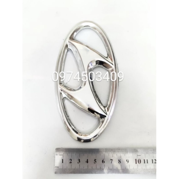 Logo biểu tượng Huyndai trang trí ô tô