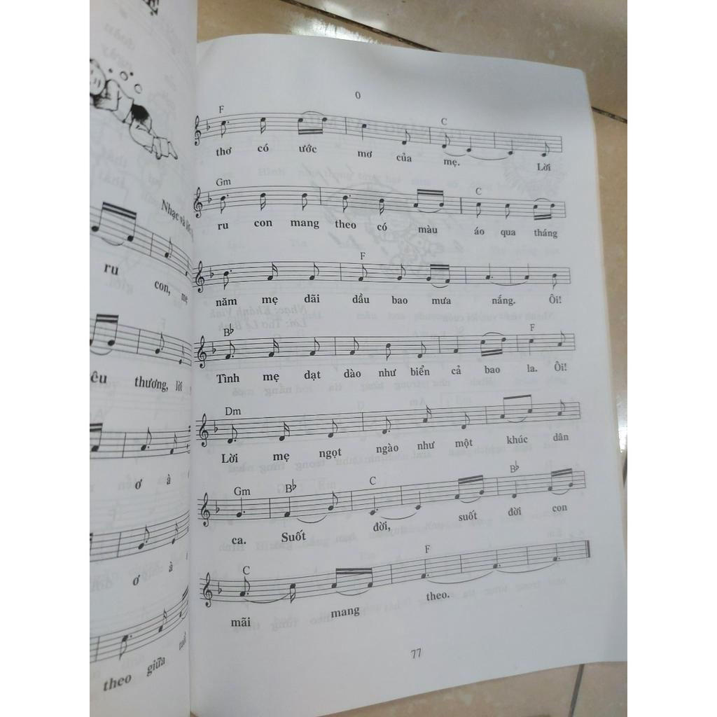 Sách - 50 bài hát thiếu niên