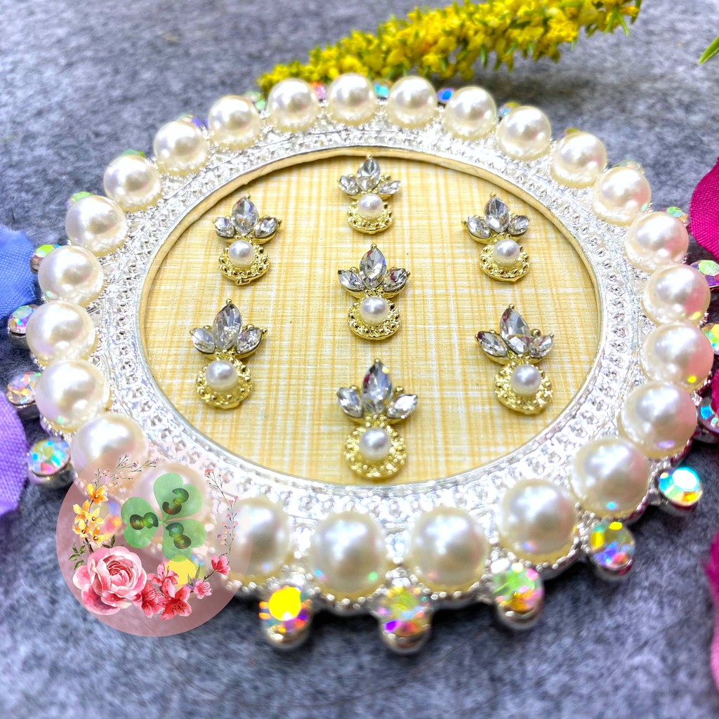 Mã CR037 . Charm kim loại đính đá trang trí móng siêu xinh.