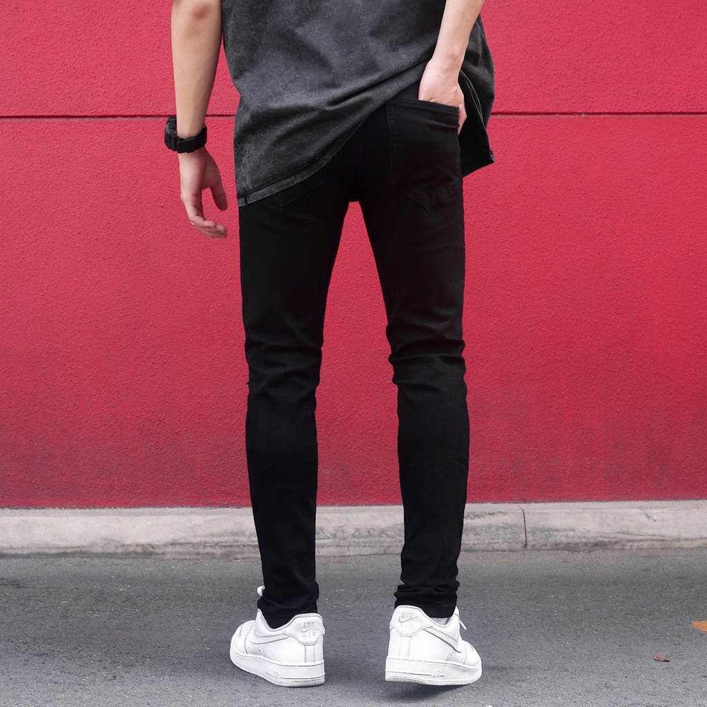 Quần Jean Nam Màu Đen Rách Gối Thêu Chữ First Blood Màu Trắng Chất Liệu Cotton Co Giãn Ống Ôm Form Skinny