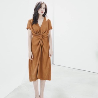 Váy xoắn ngực nâu