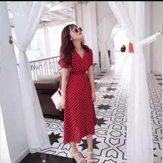 Váy đỏ chấm bi dáng xòe