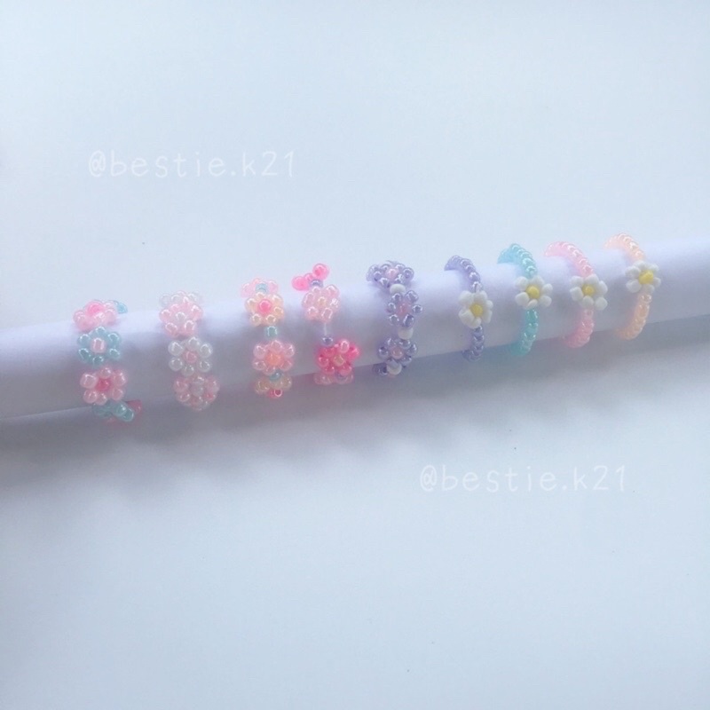 Nhẫn hạt hoa cúc daisy nhiều màu pastel rực rỡ lấp lánh