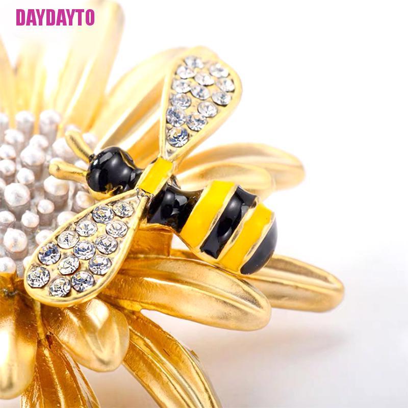 Ghim cài áo hình hoa cúc và chú ong nhỏ xinh thời trang