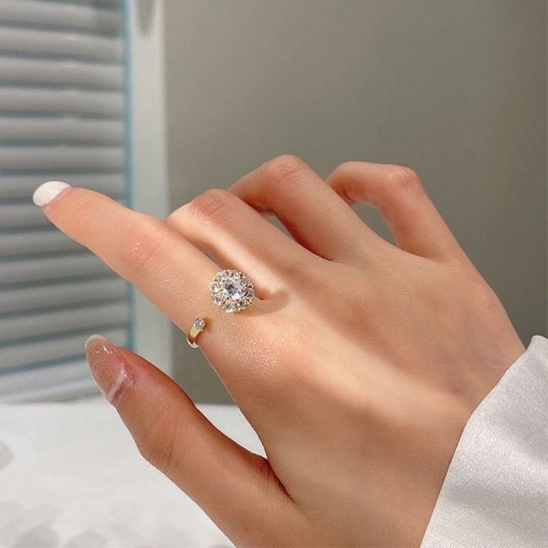 Nhẫn nữ mạ vàng 18k đính kim cương nhân tạo lấp lánh thiết kế mặt xoay chuyển độc đáo mới lạ thời trang sang trọng