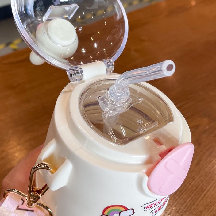 Bình Nước Nhựa 630ml Kèm Ống Hút Chịu Nhiệt Cao Dễ Thương Cho Bé