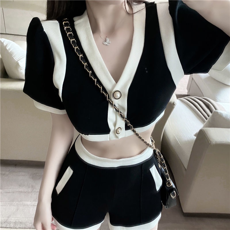 Set Áo Khoác Cardigan Cổ Chữ V + Quần Short Lưng Cao Thời Trang Cho Nữ