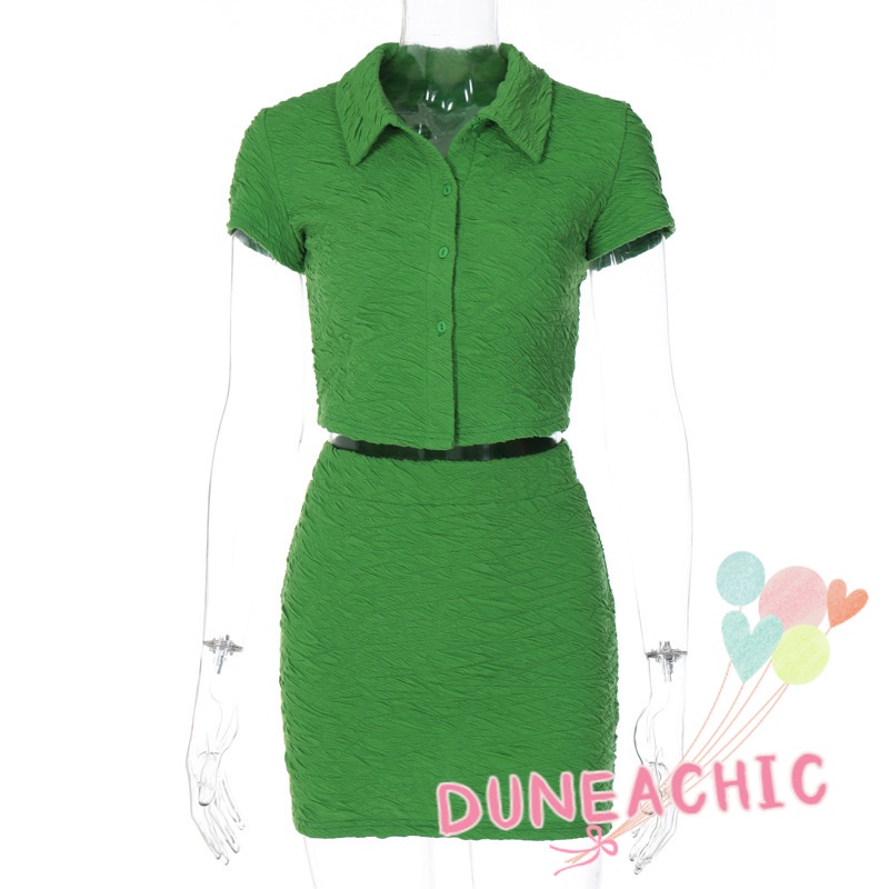 Set đồ DUNEA gồm áo thun cổ bẻ phối hàng nút và chân váy lưng cao phong cách nữ tính