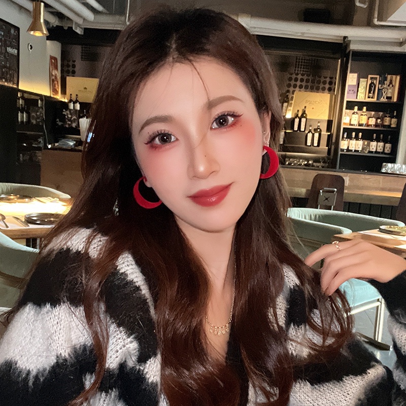 Bông tai khoen màu đỏ biểu tượng năm mới mai mắn BT252