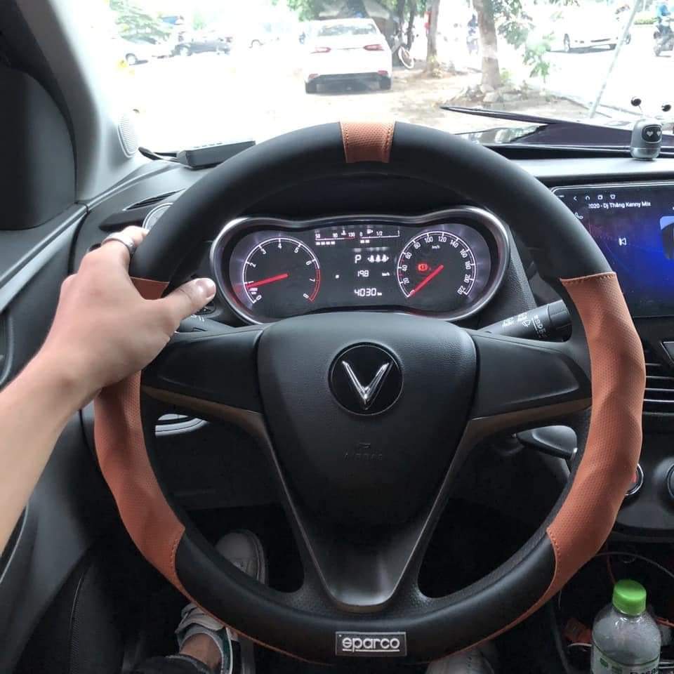 Bọc vô lăng vinfast fadil lux sa president chất da PU mềm chống trượt bám tay lái