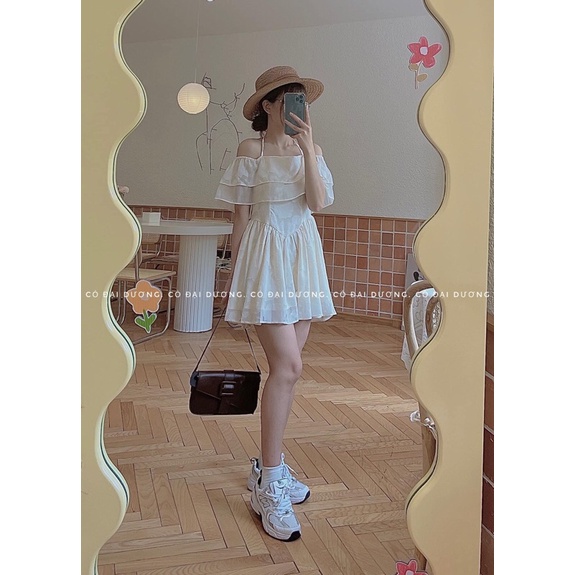 váy trễ vai buộc cổ