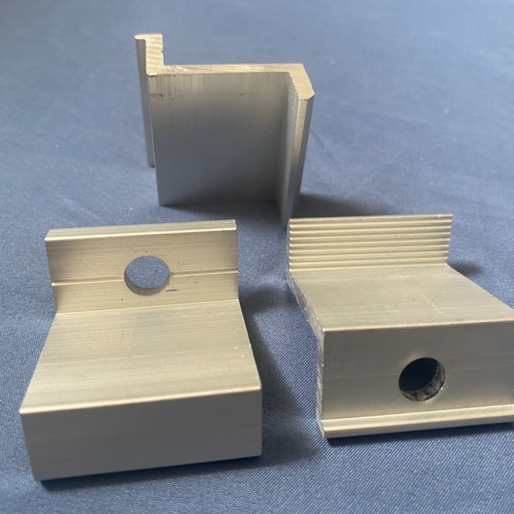 Pát Kẹp Cuối Tấm Pin Năng Lượng Mặt Trời Sân Vườn_Nhôm NK_Bát Kẹp Biên_Kẹp Z Solar _Kích Thước 35-40 mm