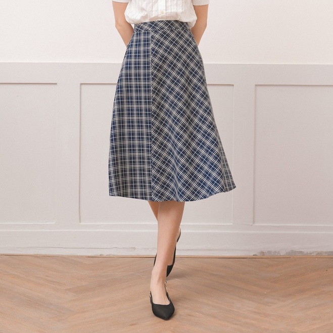 Chân Váy Midi Dáng Xòe Basic MOMOCO Chất Vải Cao Cấp Họa Tiết Kẻ Phong Cách Cá Tính M2503