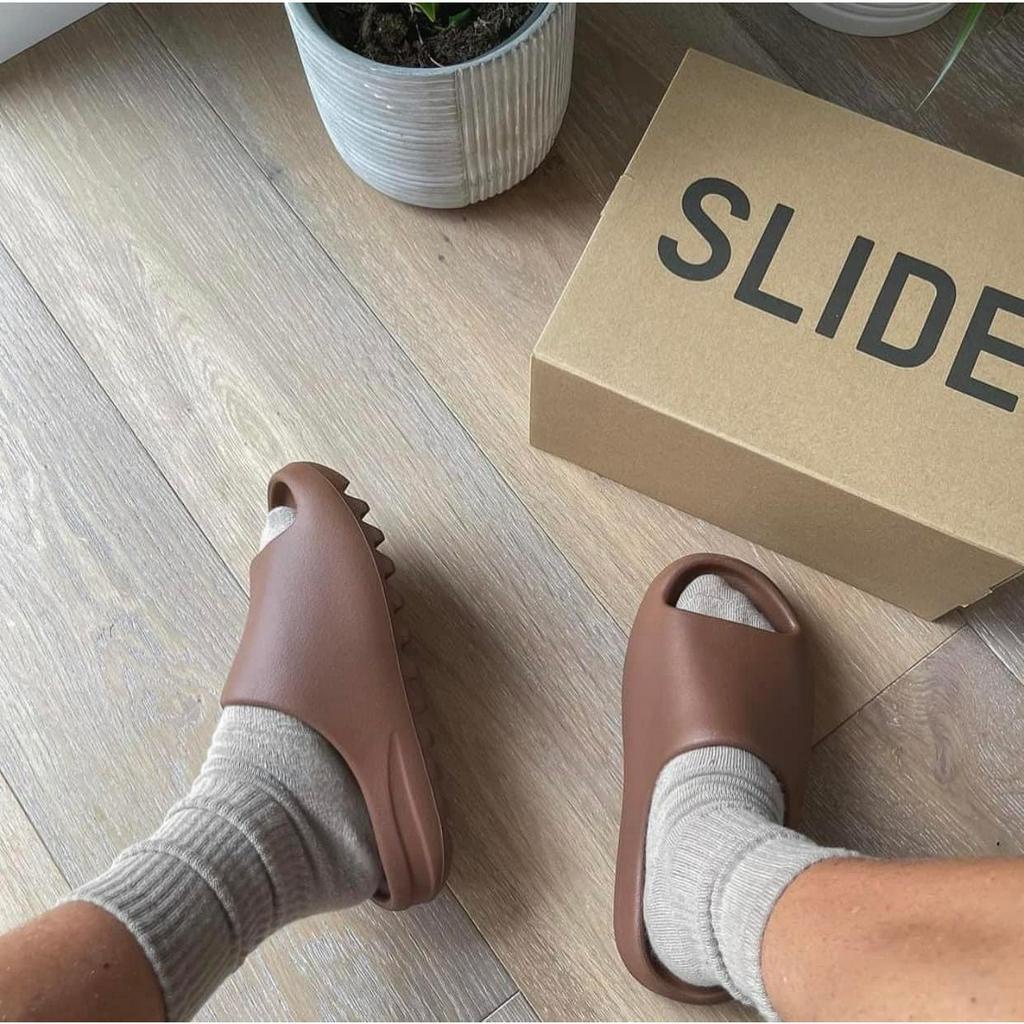 Dép quai ngang nam màu nâu đậm vân nhám cao 5cm Mẫu mới nhất Hot 2023, Dép das yz slide đế cao su non Form dáng thể thao
