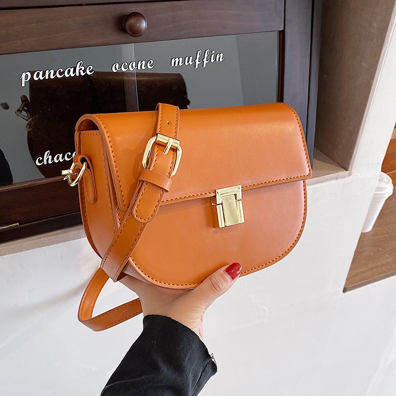 Túi đeo chéo nữ da trơn basic kiểu dáng yên ngựa Alice Housee kẹp nách bền đẹp thanh lịch phong cách retro