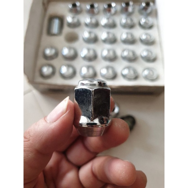 Bộ bulong bánh ô tô