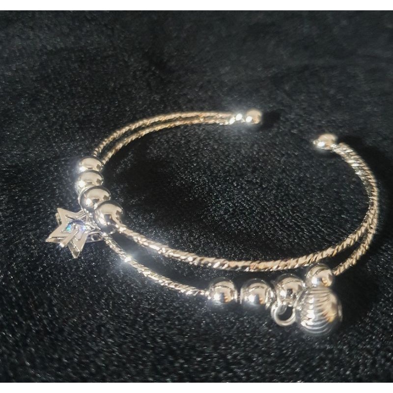 [ KHÔNG ĐEN GỈ - Giao Hỏa tốc ] Vòng tay lắc tay Titan thu to nhỏ được - có chuông và ngôi sao nhỏ may mắn LTNSMM