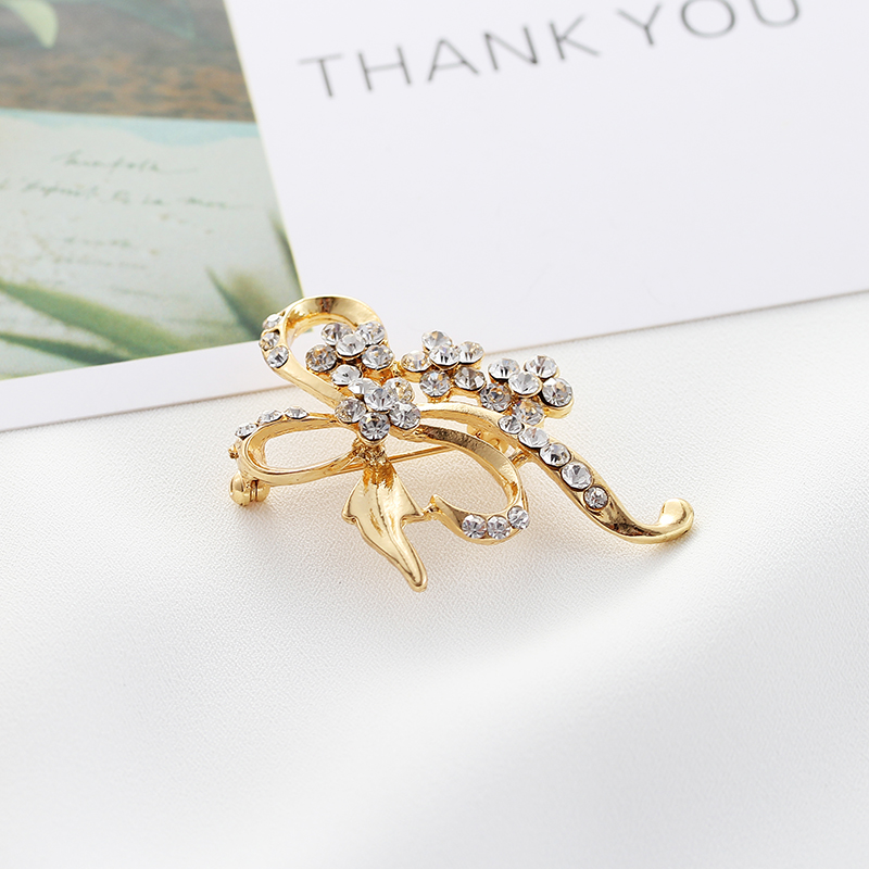 Ghim cài áo đính đá phong cách hàn quốc