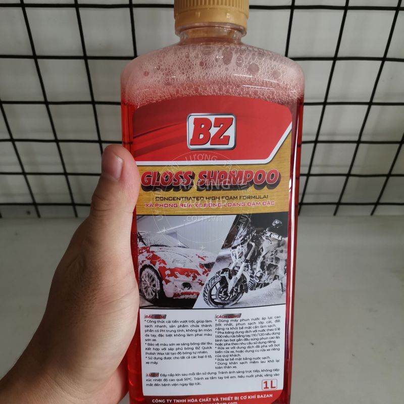 Bình xịt bọt tuyết cầm tay rửa xe và xà bông BZ, nước rửa xe BZ Gloss Shampoo 1 lít bọt rửa cực sạch